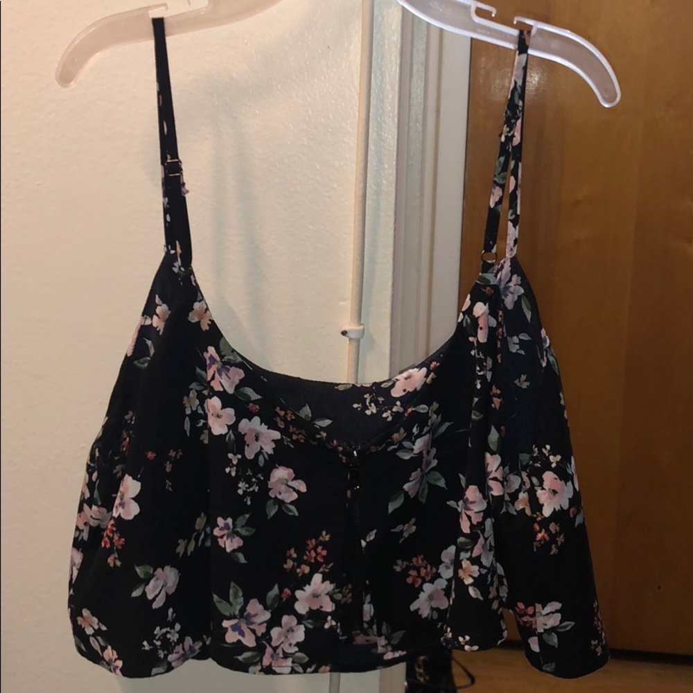 Very cute crop top 🌸